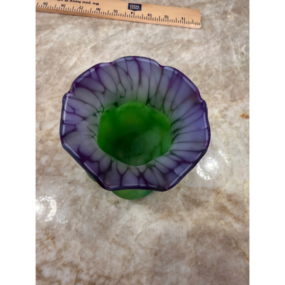 Home Accents Vase Green Purple veining, ruffle edge bud vase - Picture 7 of 7
